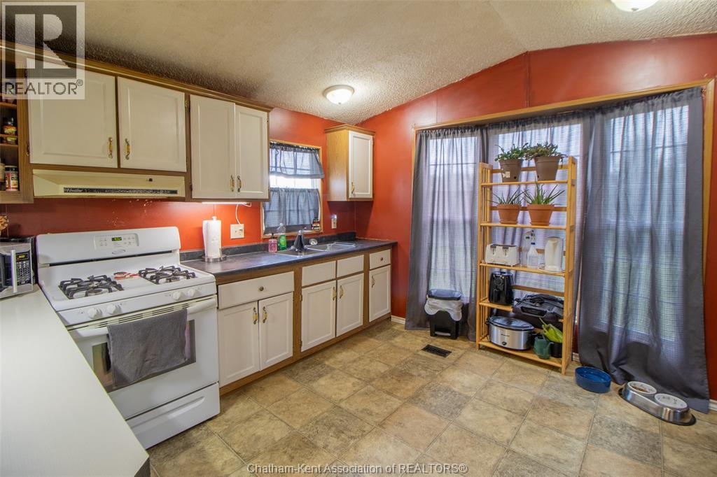 710 Johnston Road, Dawn-Euphemia, Ontario  N0P 1C0 - Photo 12 - 25021309