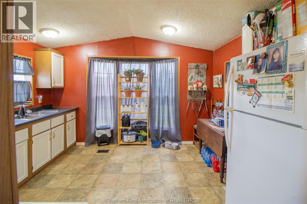 710 Johnston Road, Dawn-Euphemia, Ontario  N0P 1C0 - Photo 13 - 25021309
