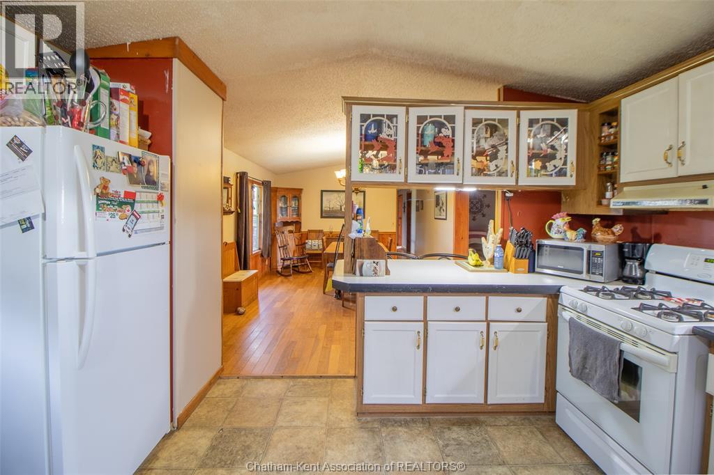 710 Johnston Road, Dawn-Euphemia, Ontario  N0P 1C0 - Photo 15 - 25021309