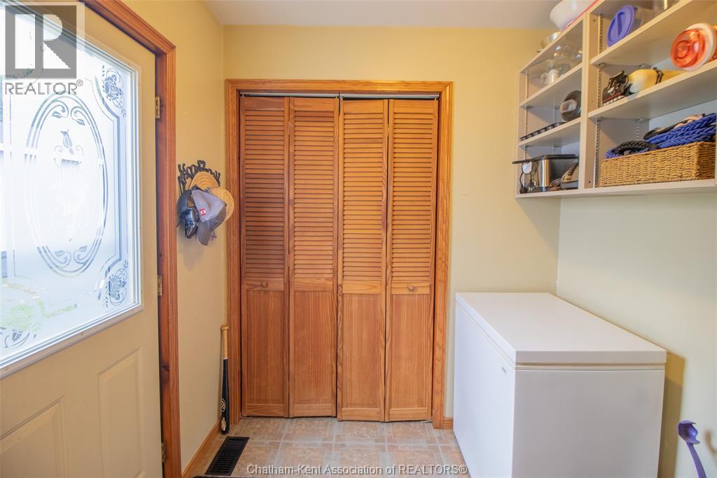 710 Johnston Road, Dawn-Euphemia, Ontario  N0P 1C0 - Photo 23 - 25021309