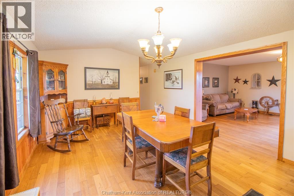 710 Johnston Road, Dawn-Euphemia, Ontario  N0P 1C0 - Photo 5 - 25021309