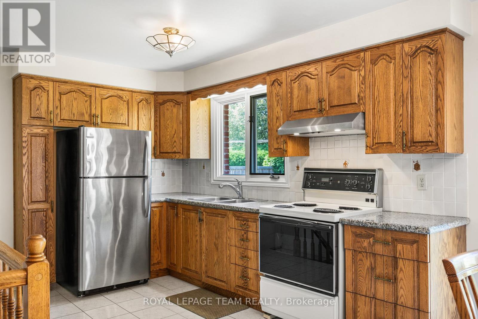 5 Spring Garden Avenue, Ottawa, Ontario  K2G 3B1 - Photo 11 - X12370094