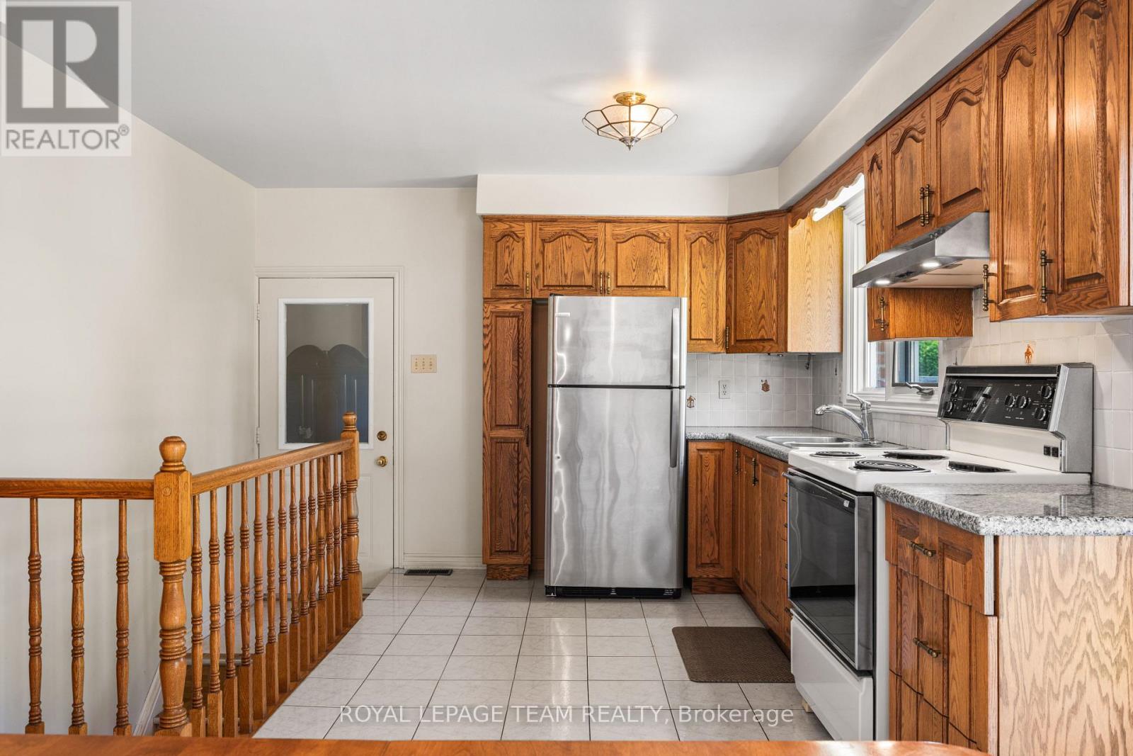 5 Spring Garden Avenue, Ottawa, Ontario  K2G 3B1 - Photo 12 - X12370094