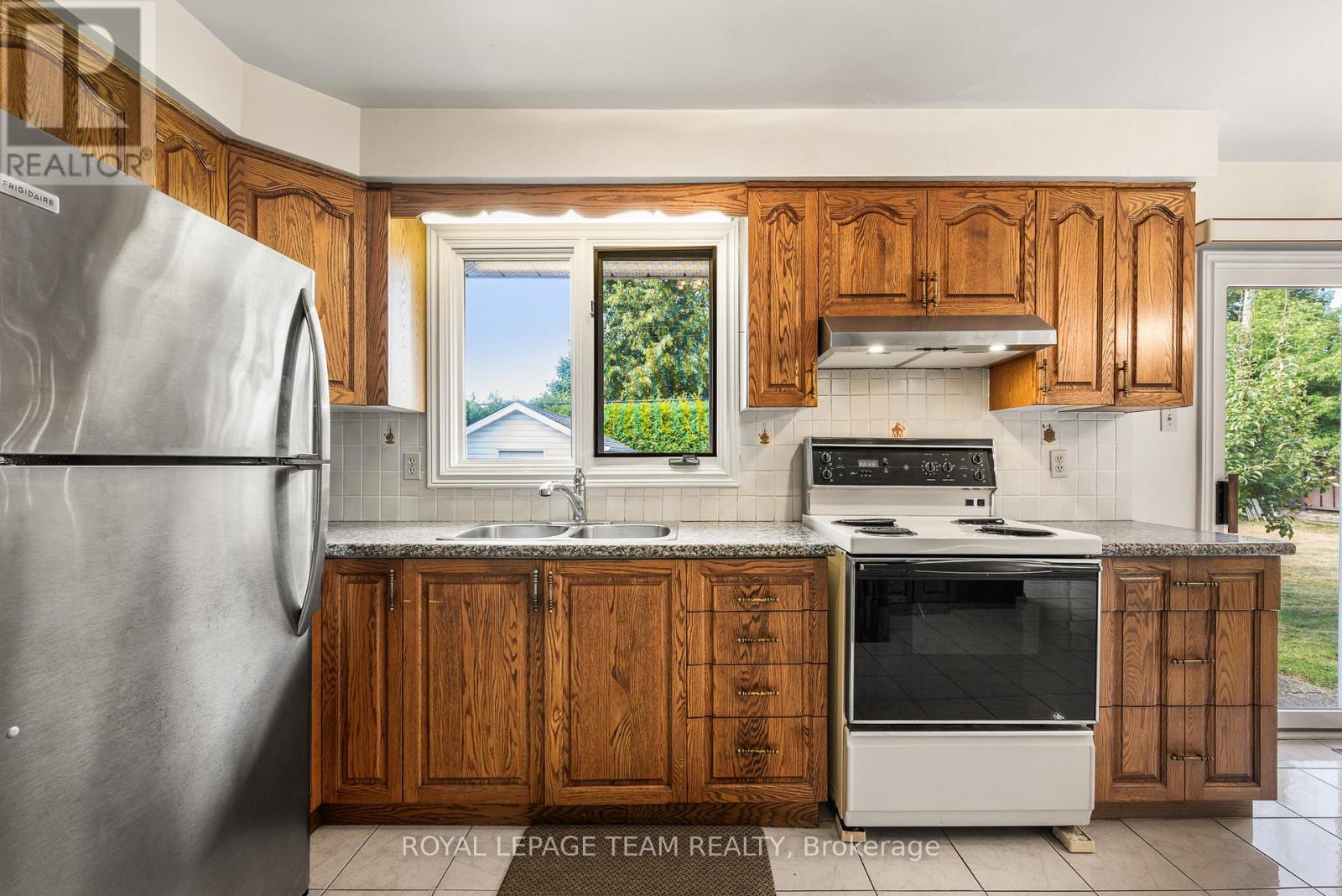 5 Spring Garden Avenue, Ottawa, Ontario  K2G 3B1 - Photo 16 - X12370094