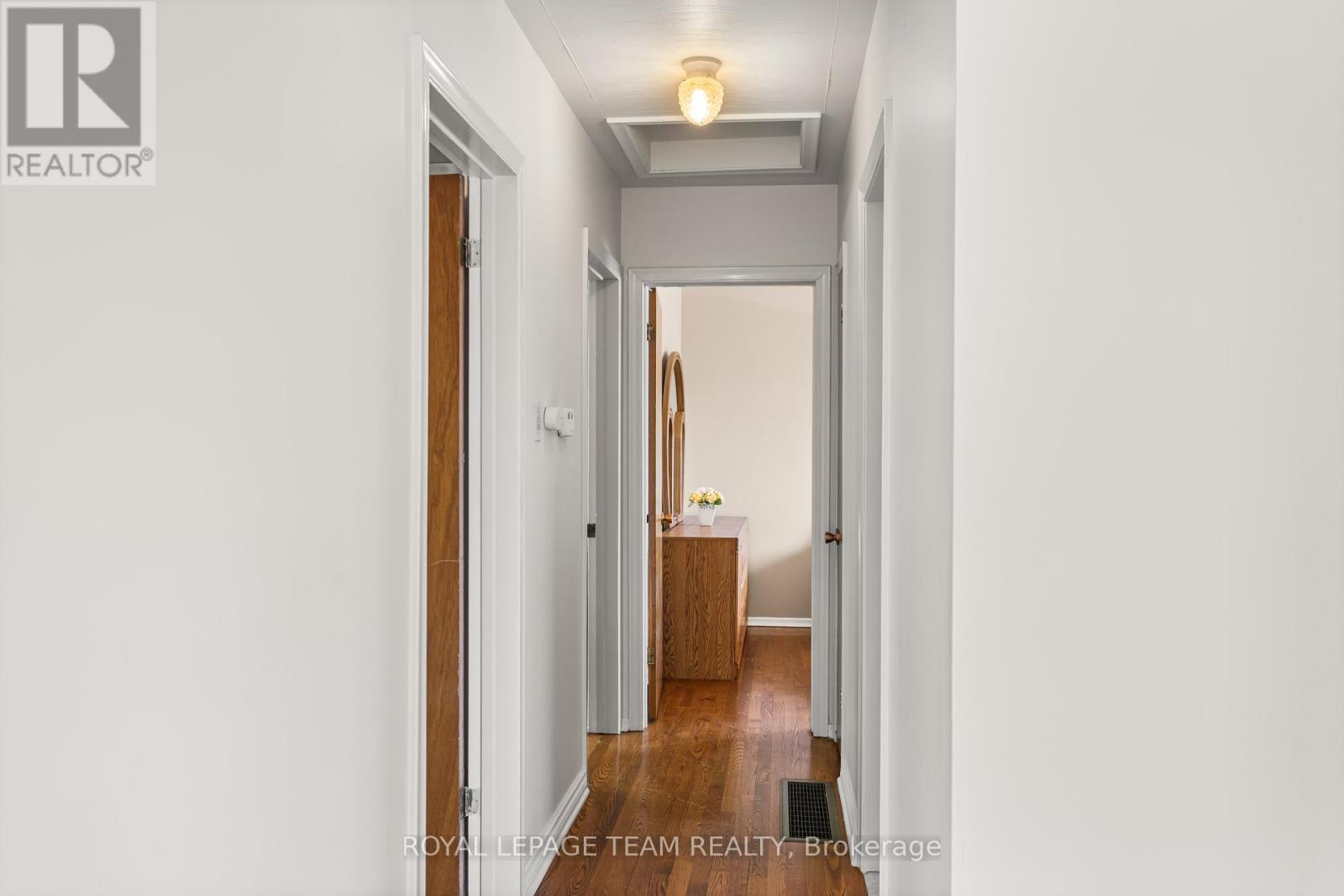 5 Spring Garden Avenue, Ottawa, Ontario  K2G 3B1 - Photo 17 - X12370094