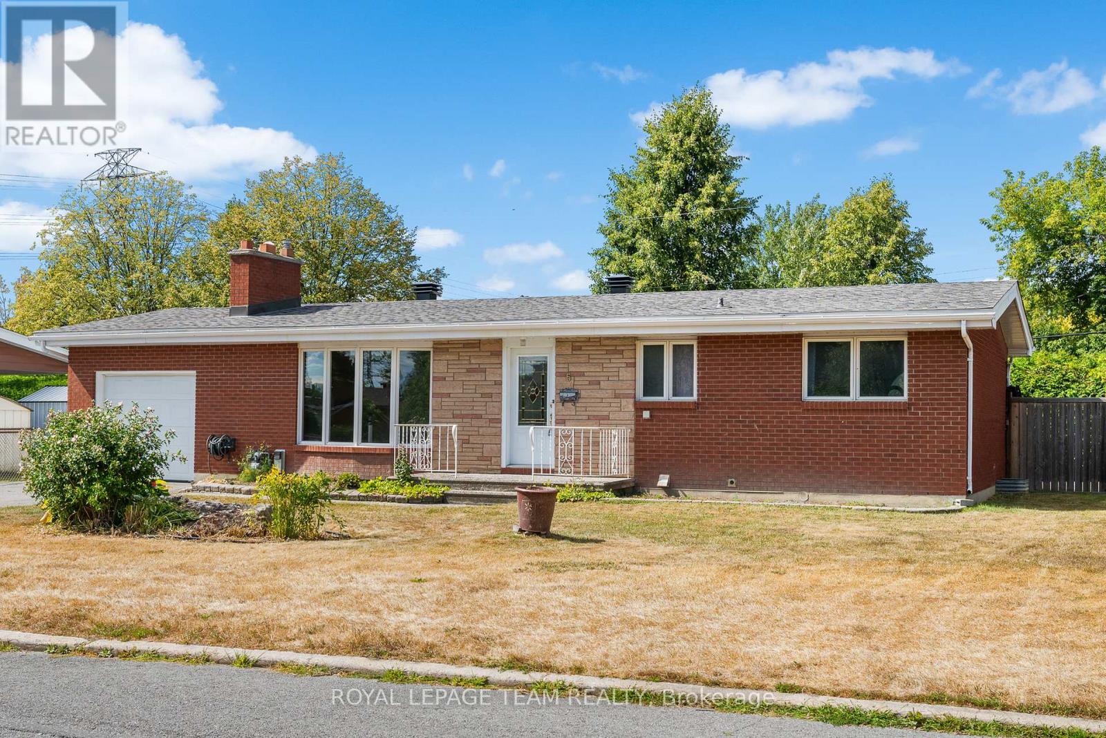 5 Spring Garden Avenue, Ottawa, Ontario  K2G 3B1 - Photo 2 - X12370094