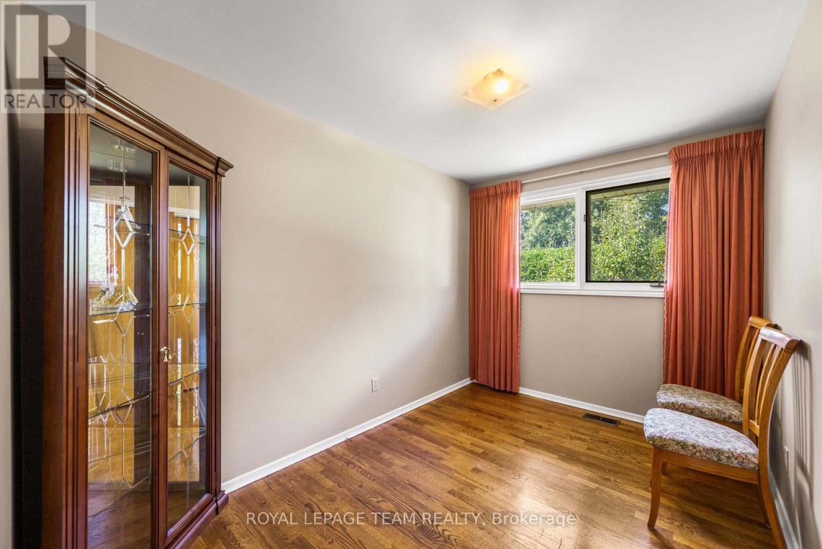 5 Spring Garden Avenue, Ottawa, Ontario  K2G 3B1 - Photo 20 - X12370094