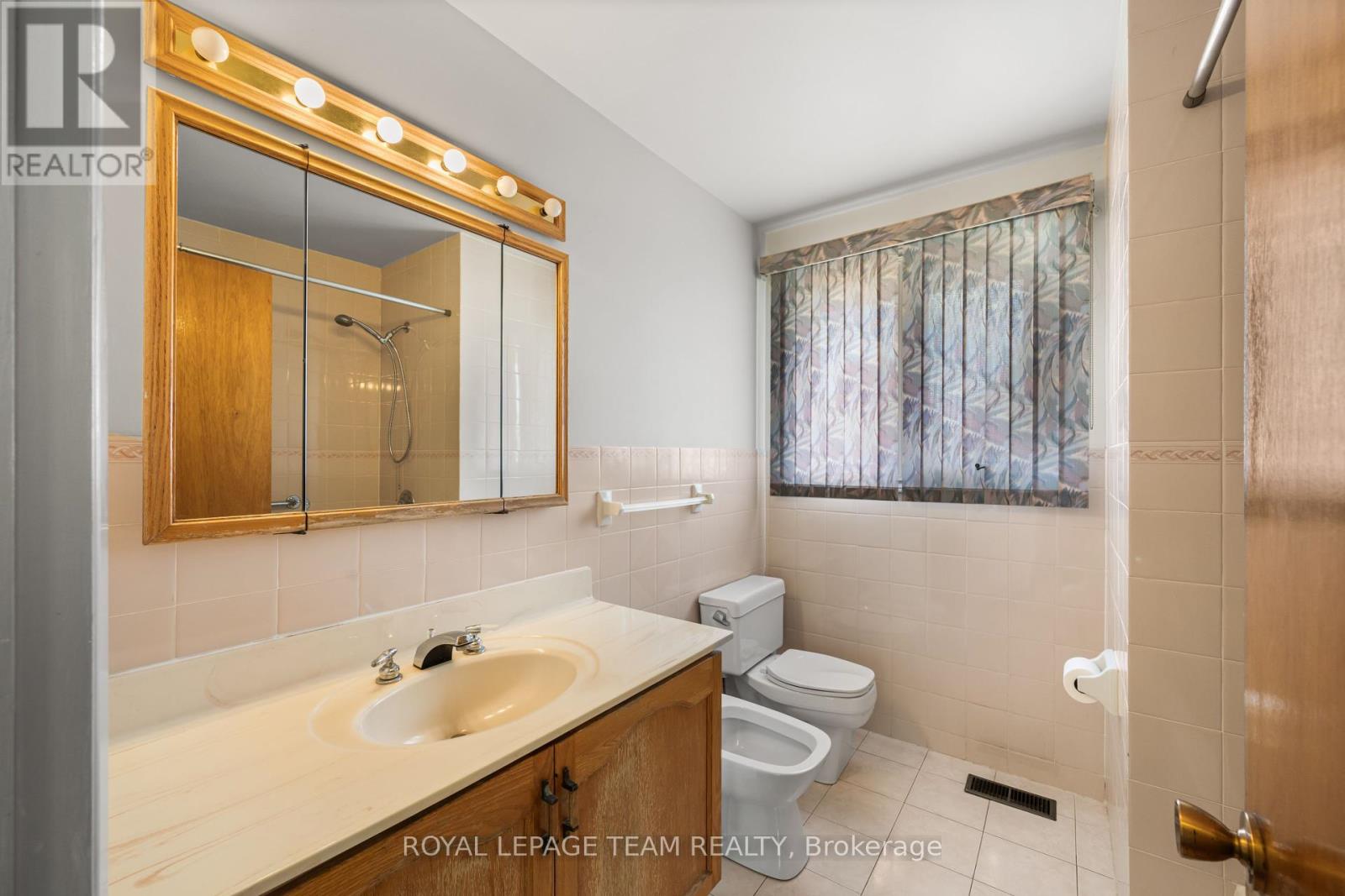 5 Spring Garden Avenue, Ottawa, Ontario  K2G 3B1 - Photo 24 - X12370094