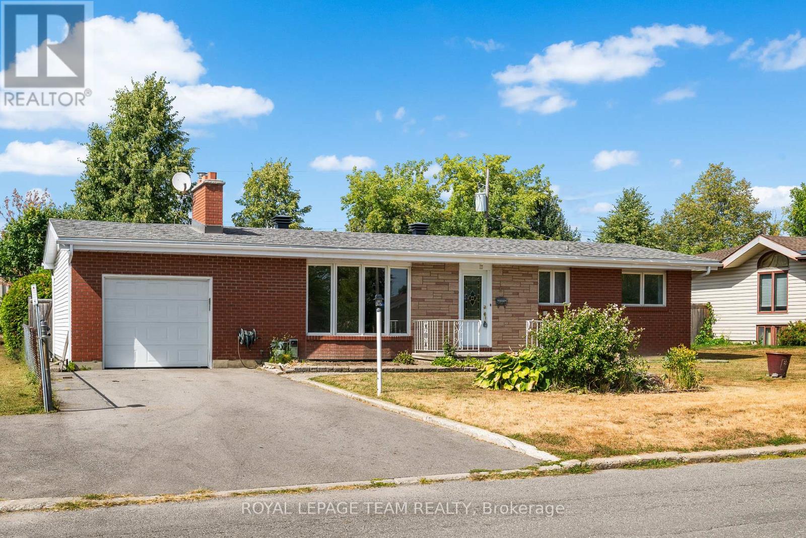 5 Spring Garden Avenue, Ottawa, Ontario  K2G 3B1 - Photo 3 - X12370094
