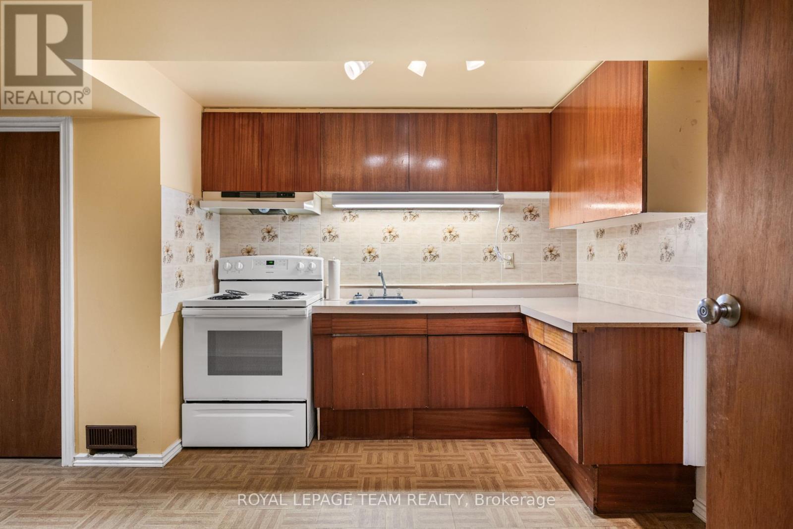 5 Spring Garden Avenue, Ottawa, Ontario  K2G 3B1 - Photo 30 - X12370094