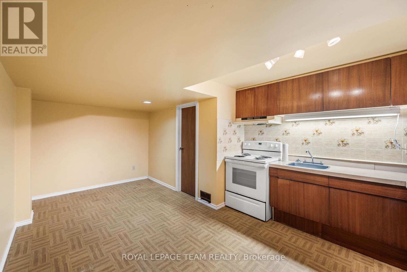 5 Spring Garden Avenue, Ottawa, Ontario  K2G 3B1 - Photo 31 - X12370094