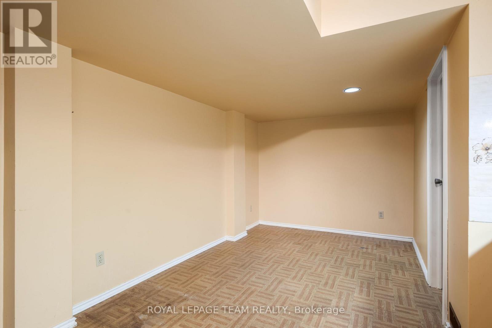 5 Spring Garden Avenue, Ottawa, Ontario  K2G 3B1 - Photo 32 - X12370094