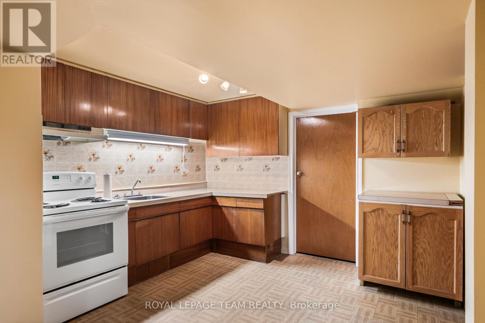 5 Spring Garden Avenue, Ottawa, Ontario  K2G 3B1 - Photo 33 - X12370094