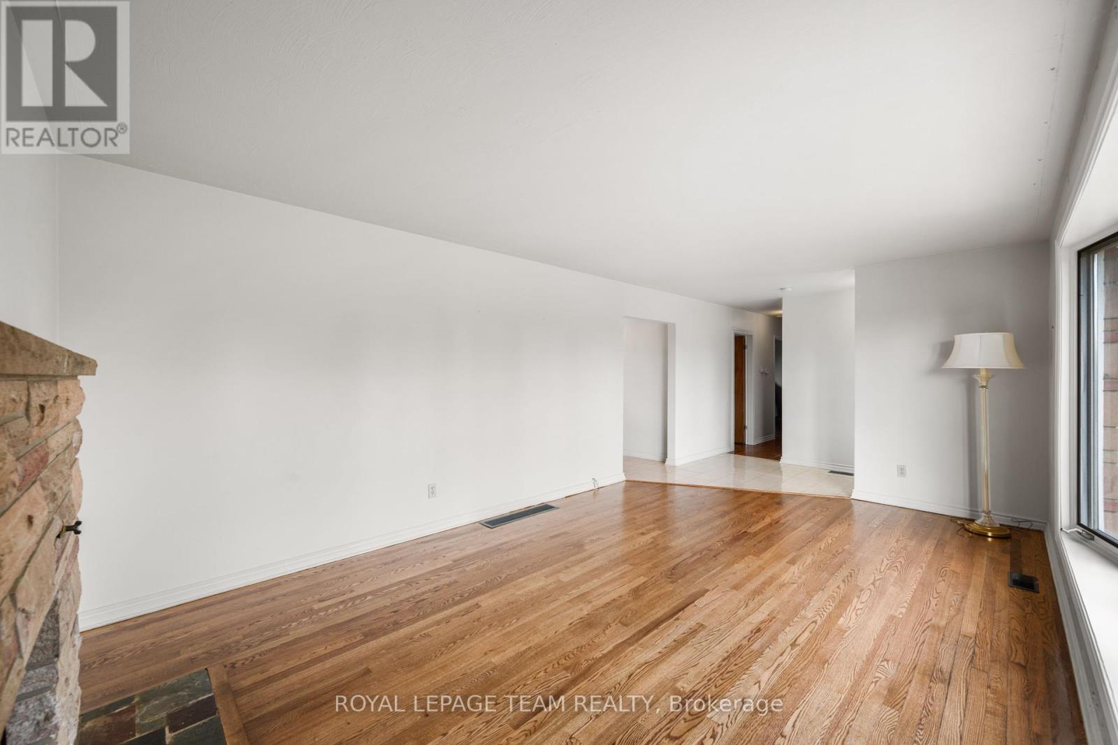 5 Spring Garden Avenue, Ottawa, Ontario  K2G 3B1 - Photo 9 - X12370094
