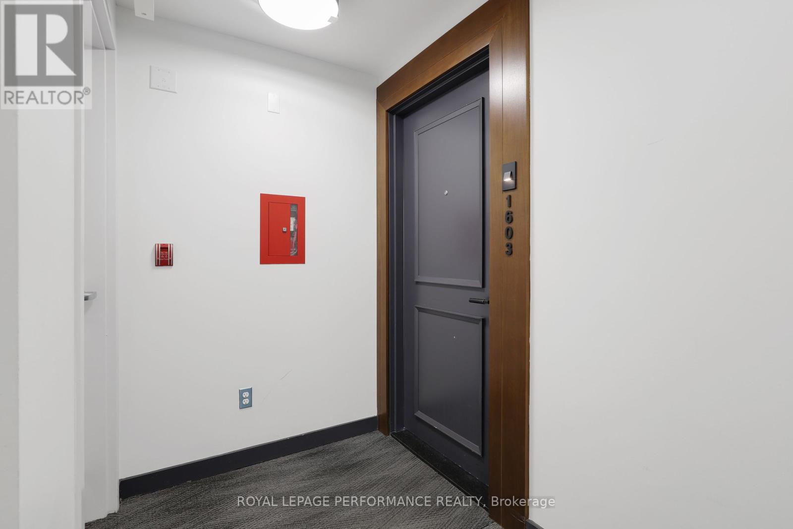 1603 - 255 Bay Street, Ottawa, Ontario  K1R 0C5 - Photo 4 - X12370121