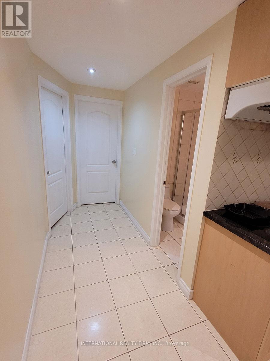 23 Hackett Avenue, Toronto, Ontario  M3J 0C7 - Photo 2 - W12370053