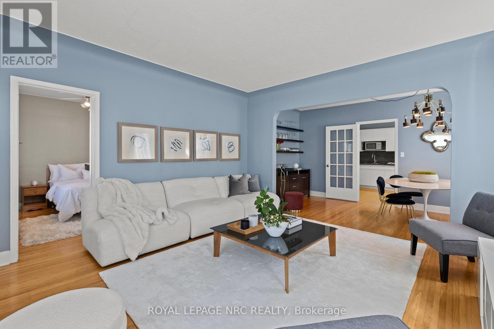 28 Augusta Avenue, St. Catharines, Ontario  L2M 5R2 - Photo 11 - X12370134