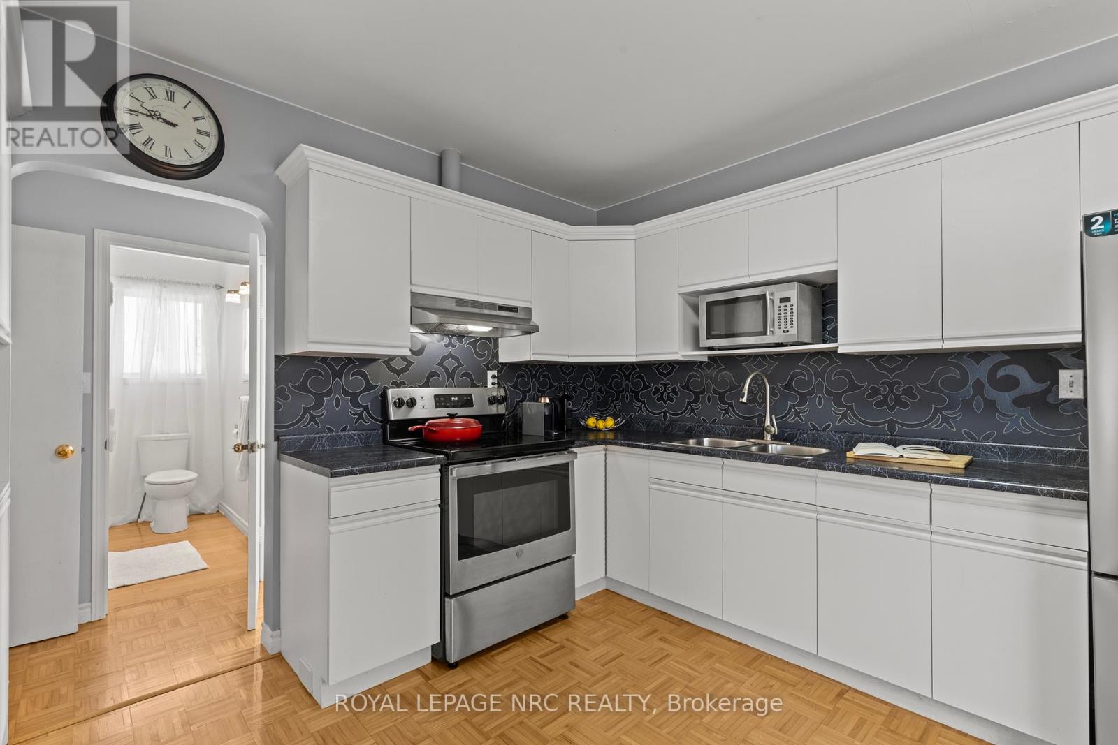28 Augusta Avenue, St. Catharines, Ontario  L2M 5R2 - Photo 19 - X12370134