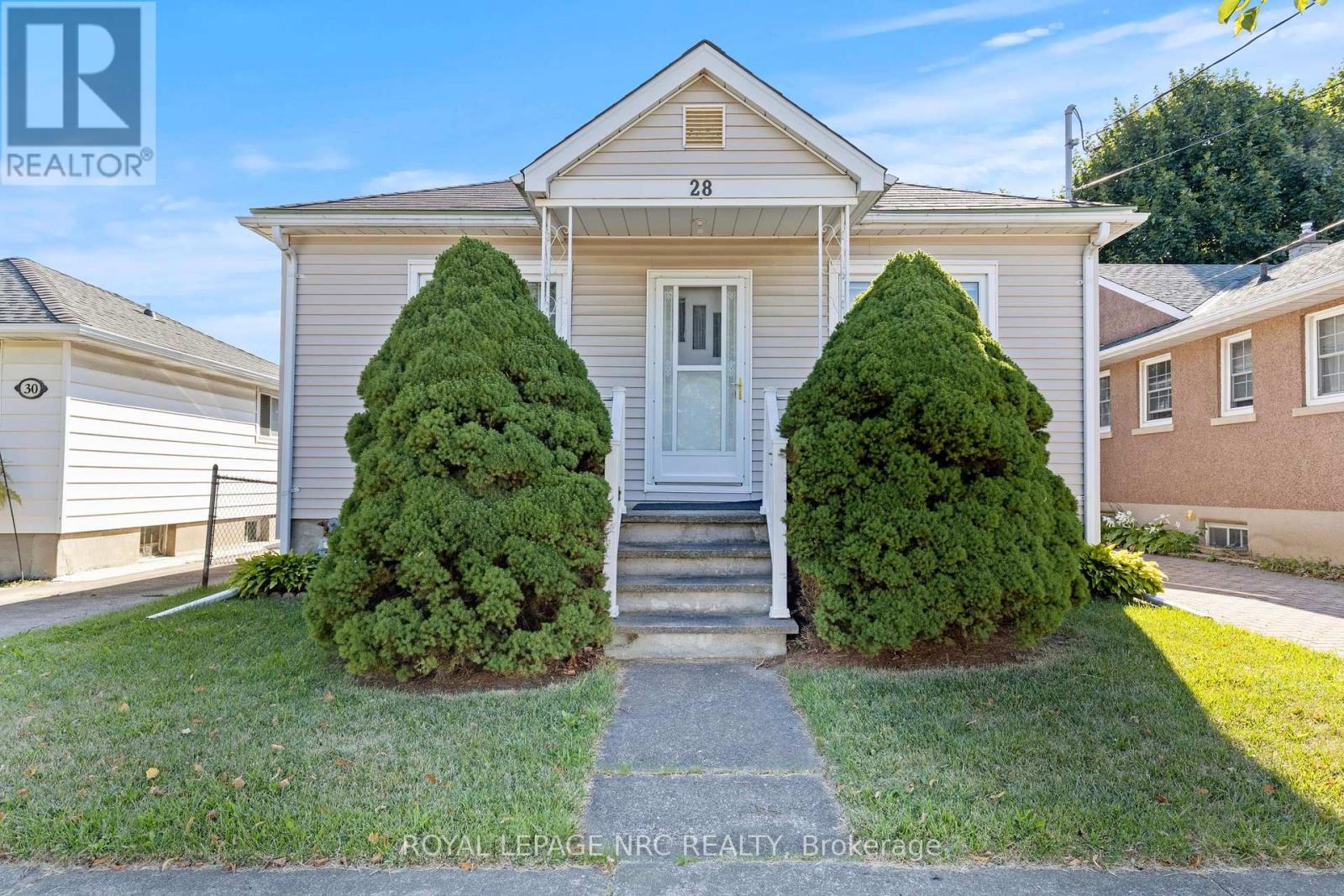 28 Augusta Avenue, St. Catharines, Ontario  L2M 5R2 - Photo 3 - X12370134