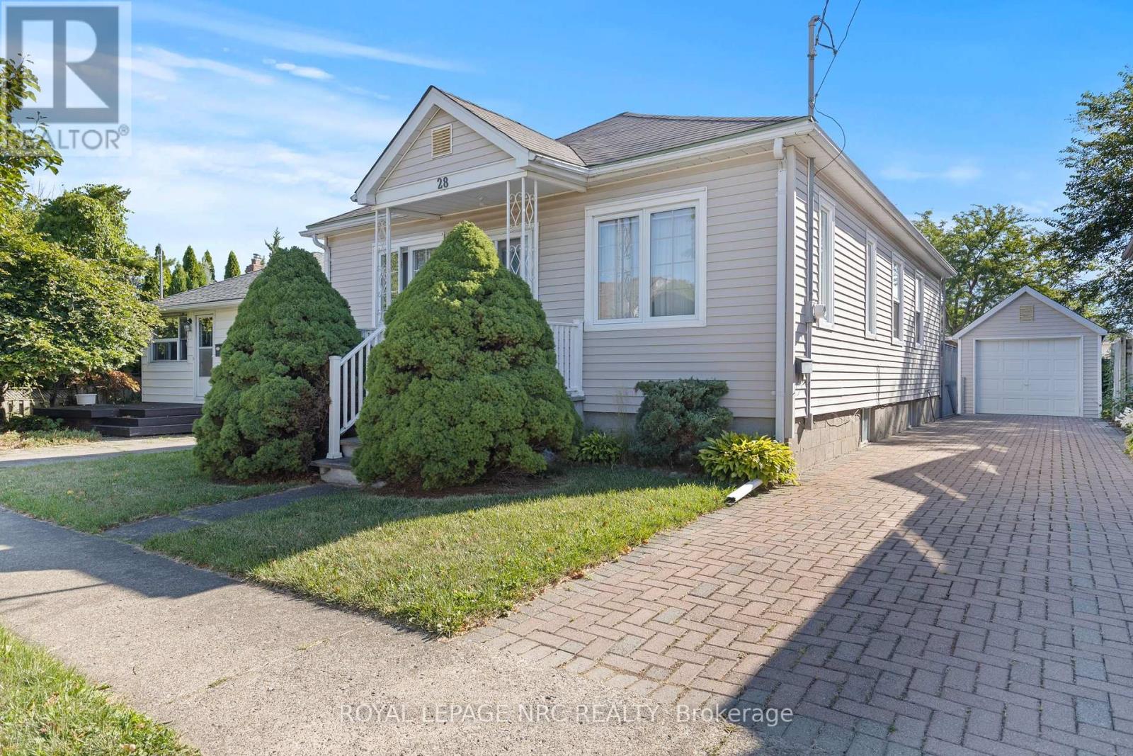 28 Augusta Avenue, St. Catharines, Ontario  L2M 5R2 - Photo 4 - X12370134