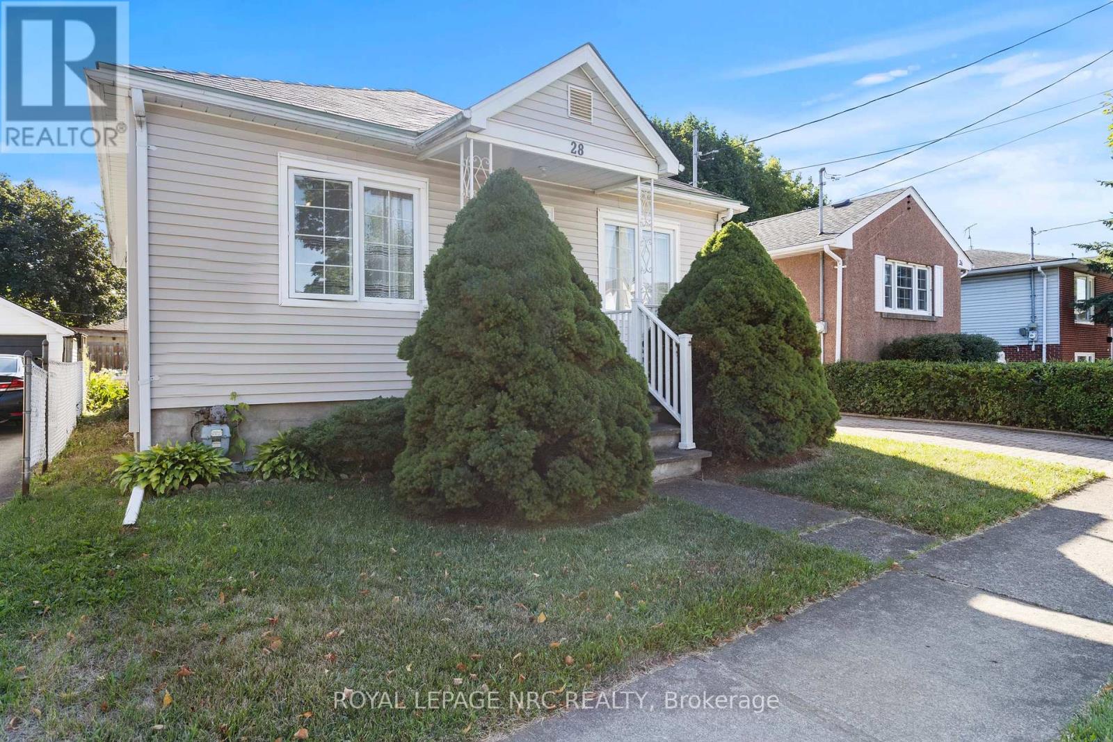 28 Augusta Avenue, St. Catharines, Ontario  L2M 5R2 - Photo 5 - X12370134