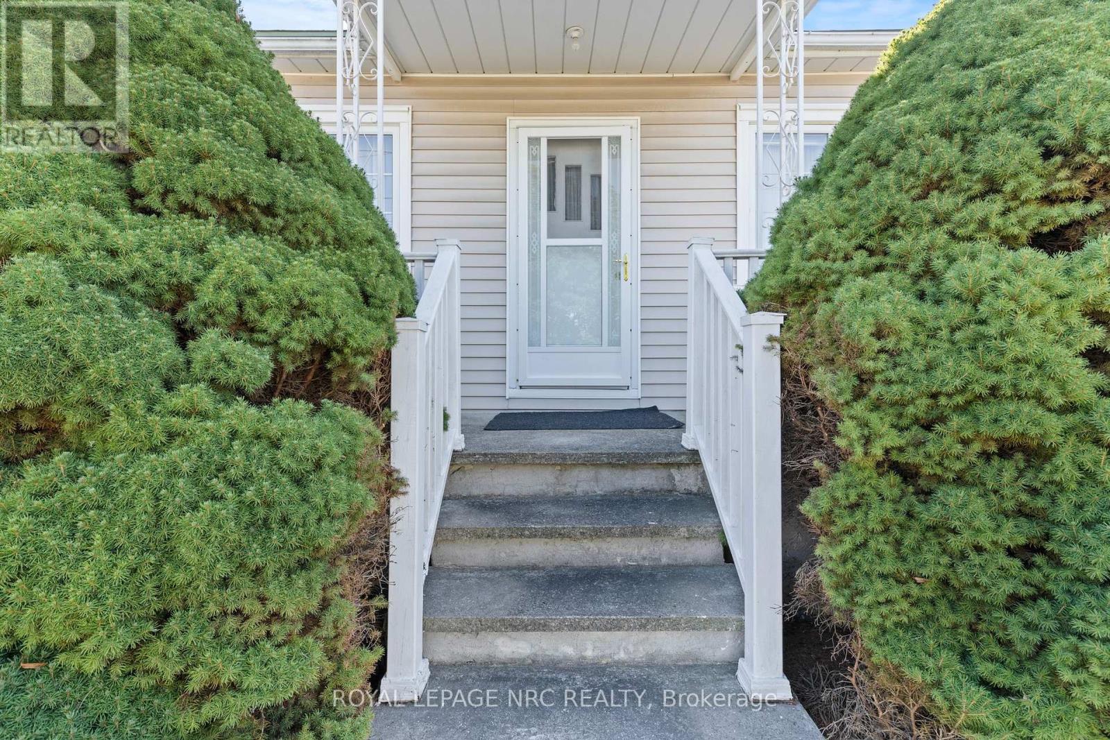 28 Augusta Avenue, St. Catharines, Ontario  L2M 5R2 - Photo 6 - X12370134
