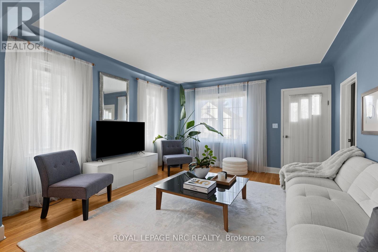 28 Augusta Avenue, St. Catharines, Ontario  L2M 5R2 - Photo 8 - X12370134