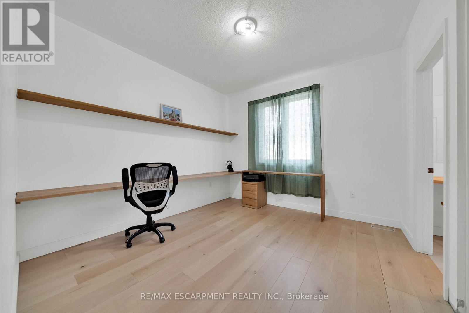 48 Montreal Circle, Hamilton, Ontario  L8E 0E1 - Photo 25 - X12369965