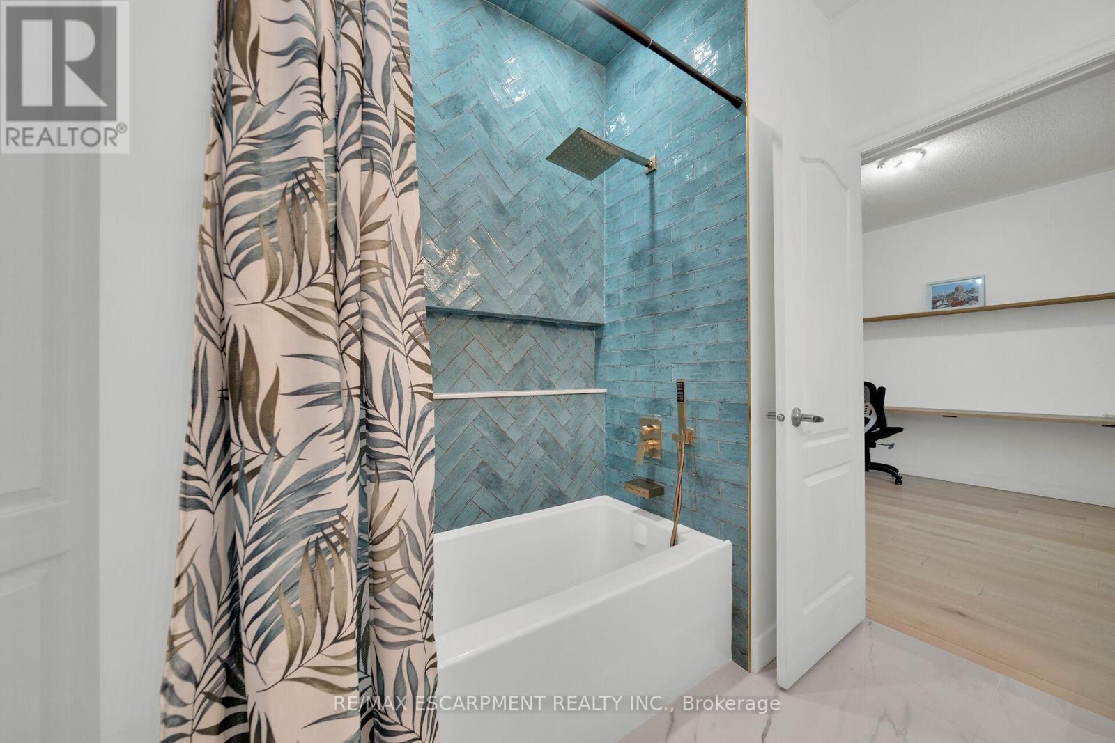 48 Montreal Circle, Hamilton, Ontario  L8E 0E1 - Photo 27 - X12369965