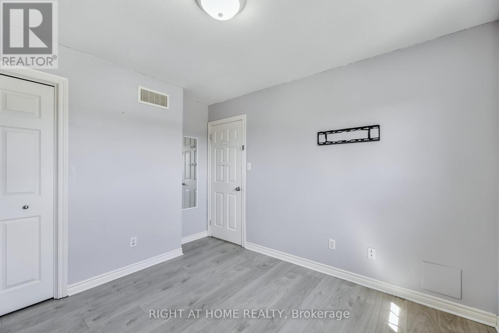 1578 Birchwood Drive, London South, Ontario  N6K 4X3 - Photo 20 - X12370065