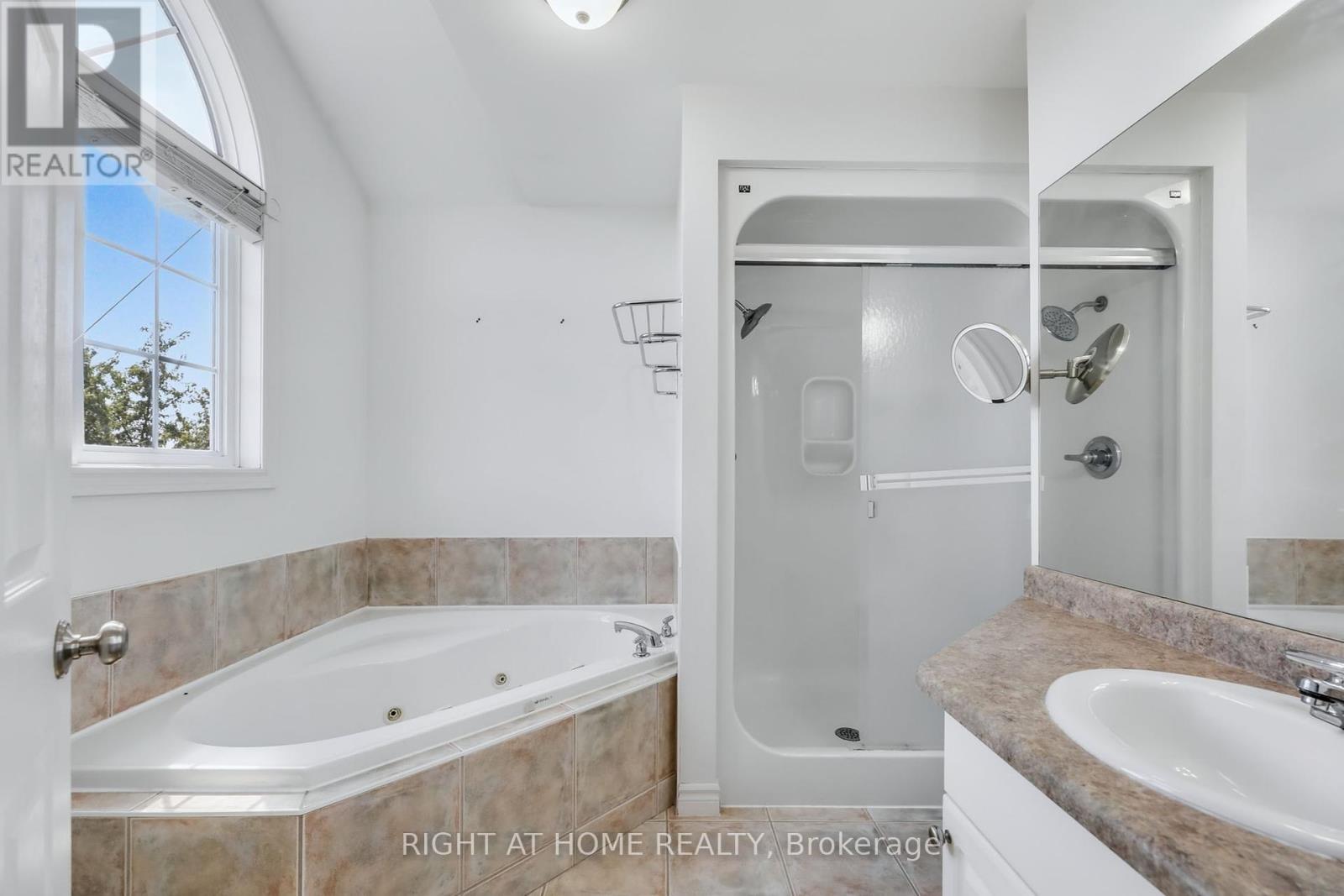 1578 Birchwood Drive, London South, Ontario  N6K 4X3 - Photo 21 - X12370065