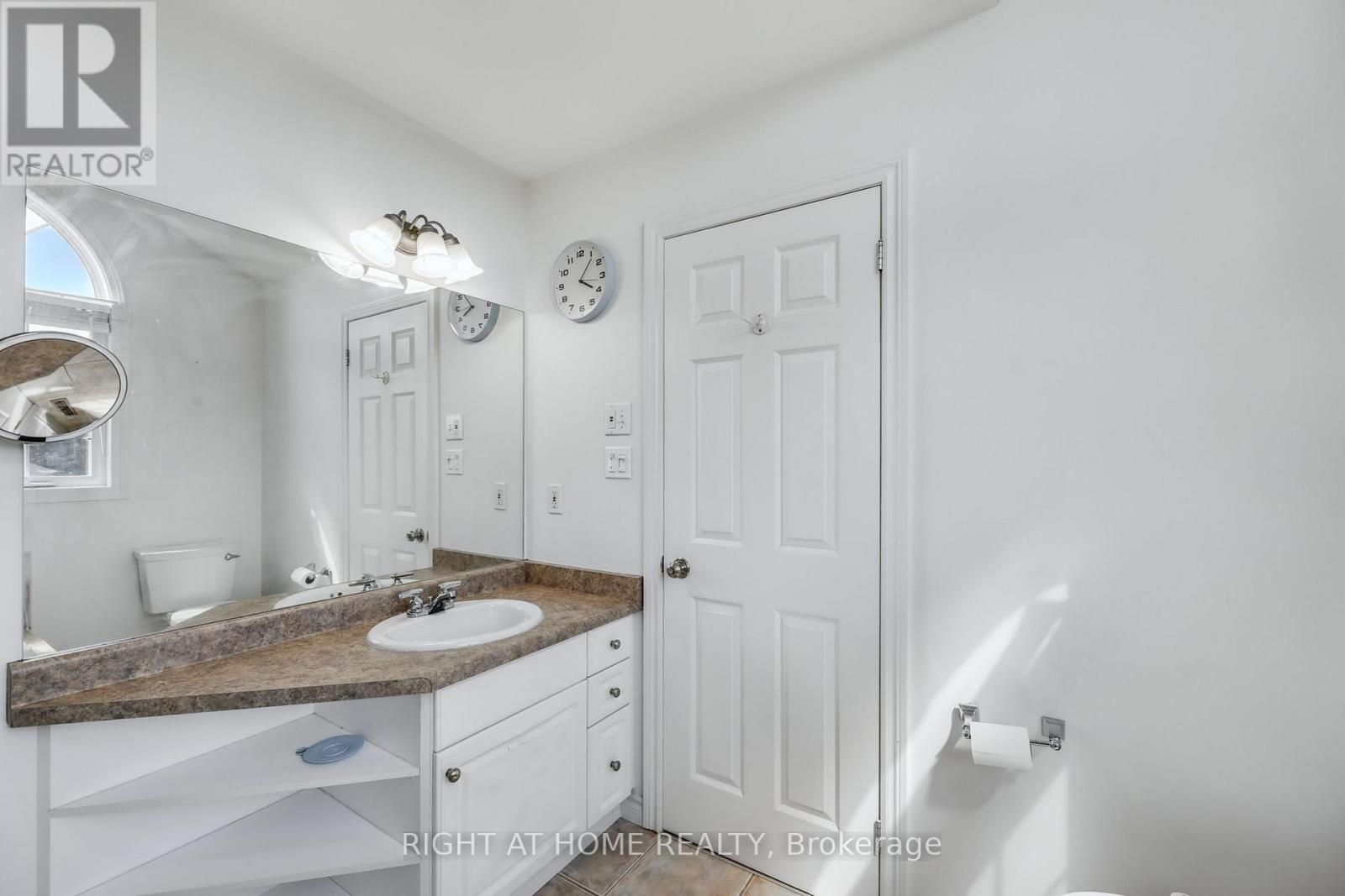 1578 Birchwood Drive, London South, Ontario  N6K 4X3 - Photo 22 - X12370065