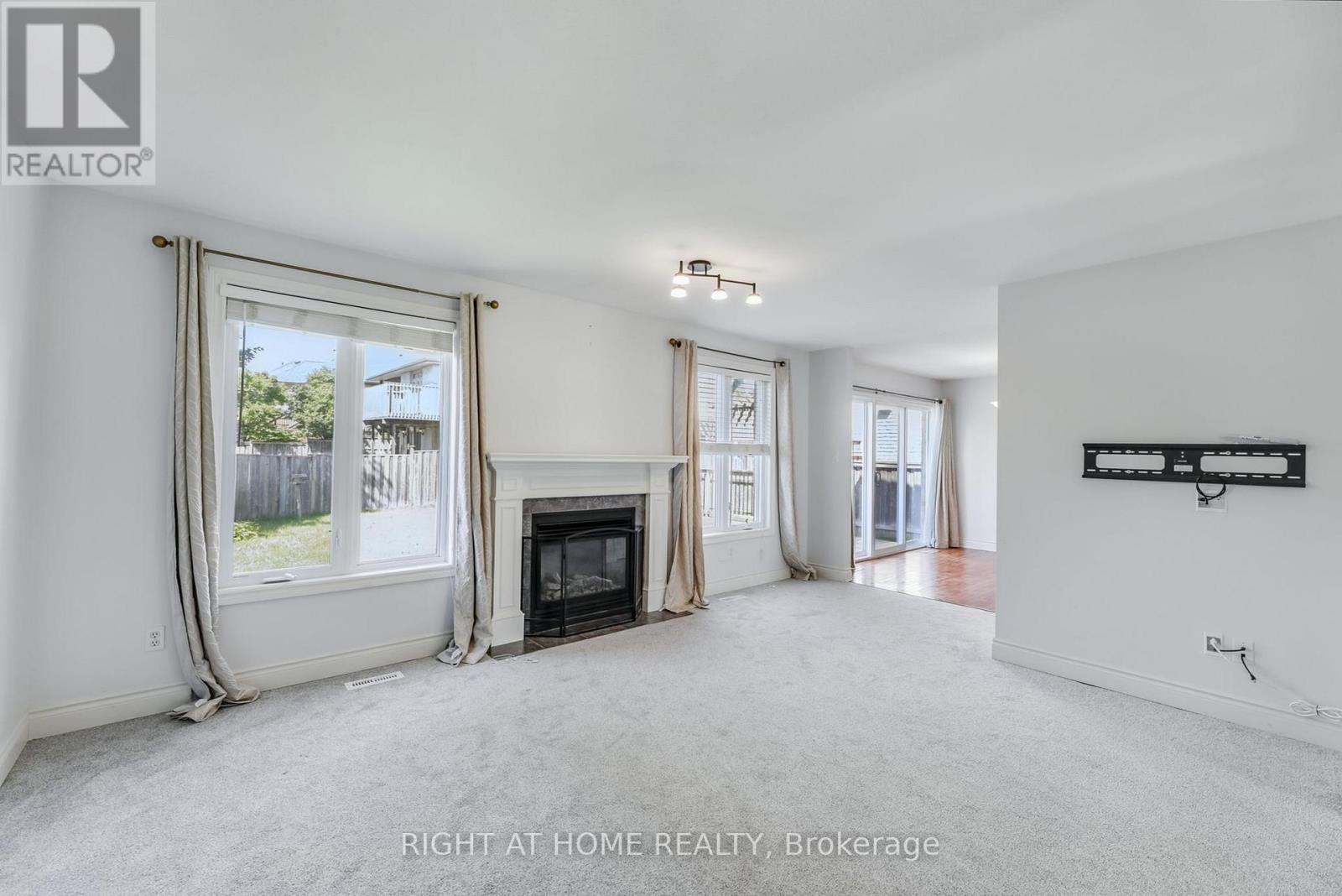 1578 Birchwood Drive, London South, Ontario  N6K 4X3 - Photo 5 - X12370065