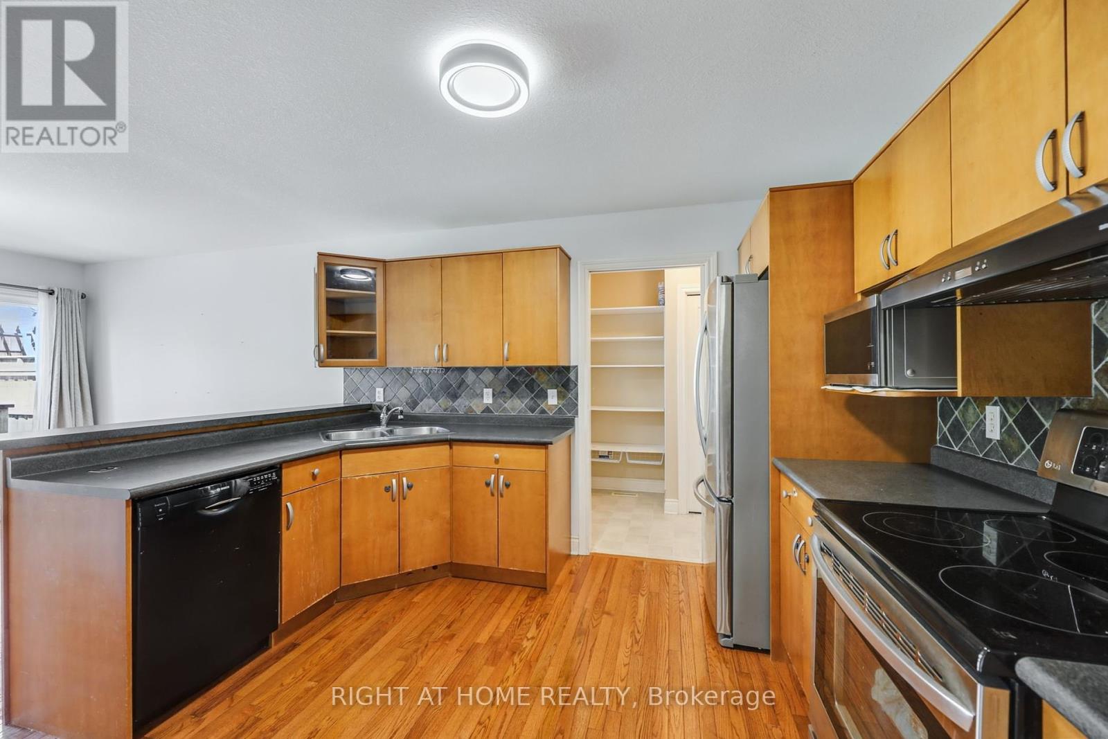1578 Birchwood Drive, London South, Ontario  N6K 4X3 - Photo 7 - X12370065