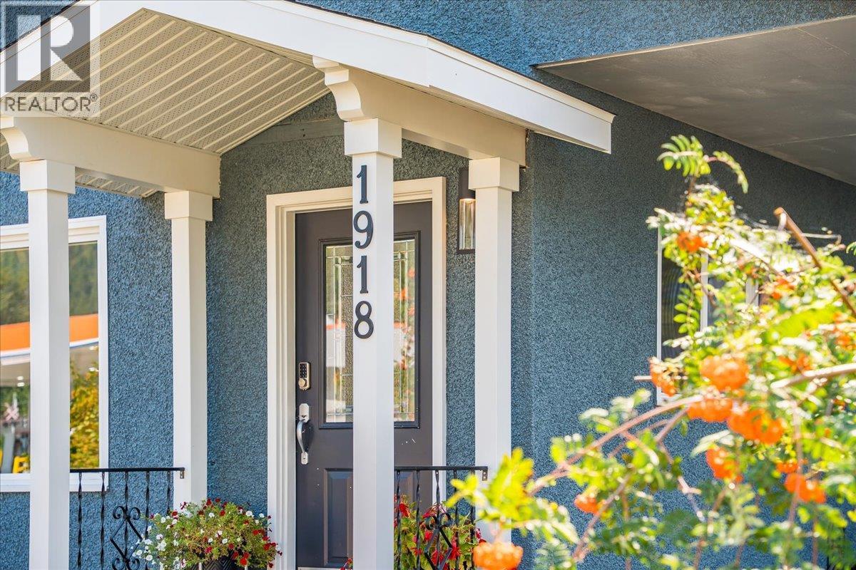 1918 Main Street, Fruitvale, British Columbia  V0G 1L0 - Photo 3 - 10360648