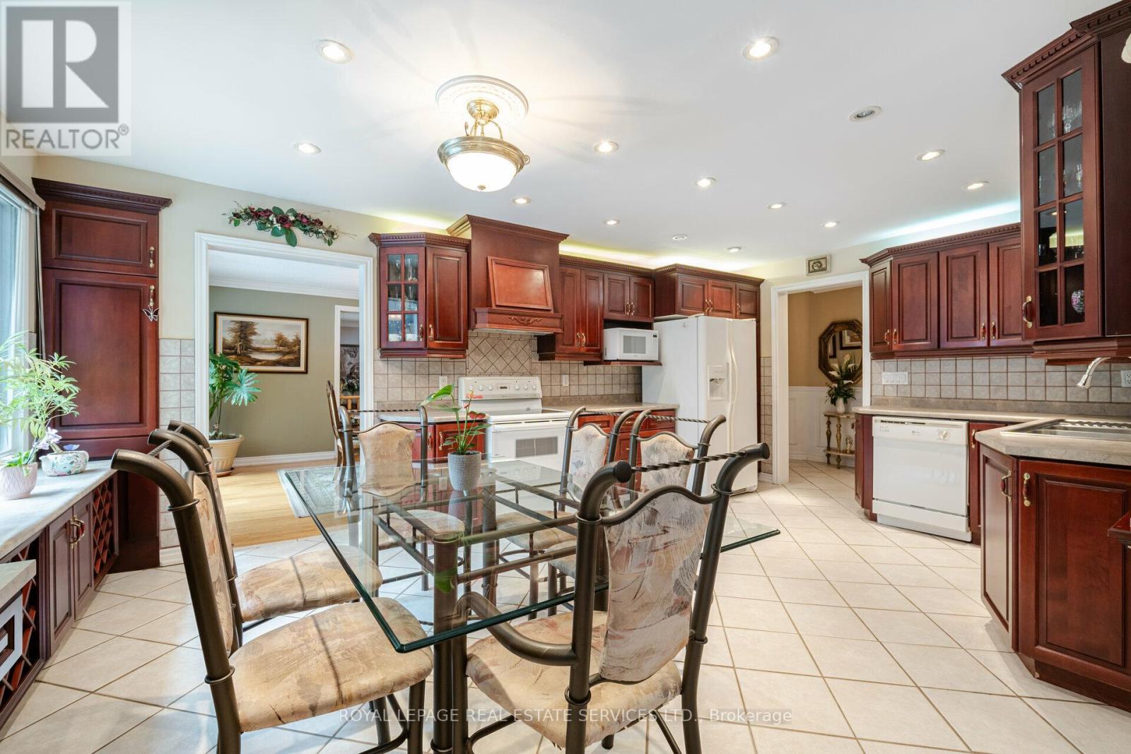 2130 Autumn Breeze Drive N, Mississauga, Ontario  L5B 1R4 - Photo 24 - W12369907