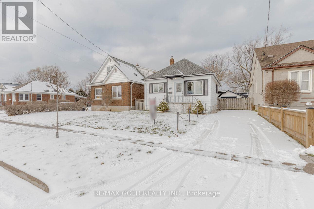 55 Hamilton Street, St. Catharines, Ontario  L2S 1K8 - Photo 1 - X12370049
