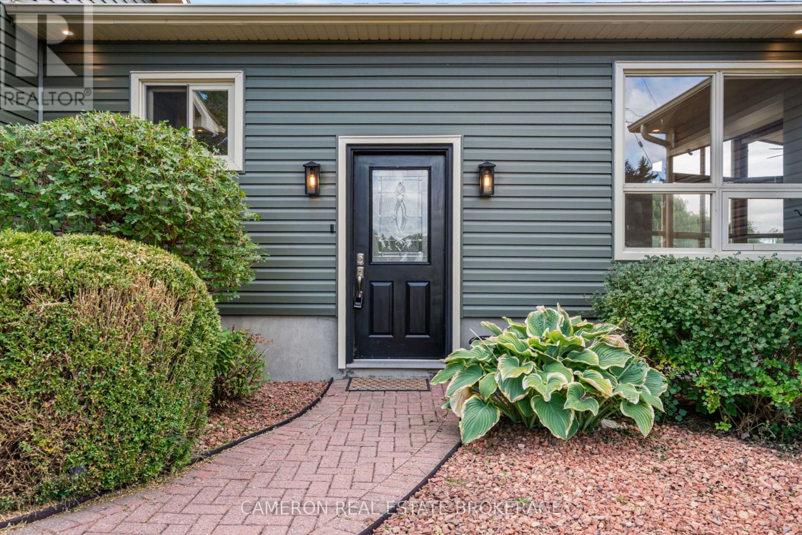 15474 Manning Road, South Stormont, Ontario  K0C 1M0 - Photo 4 - X12368966