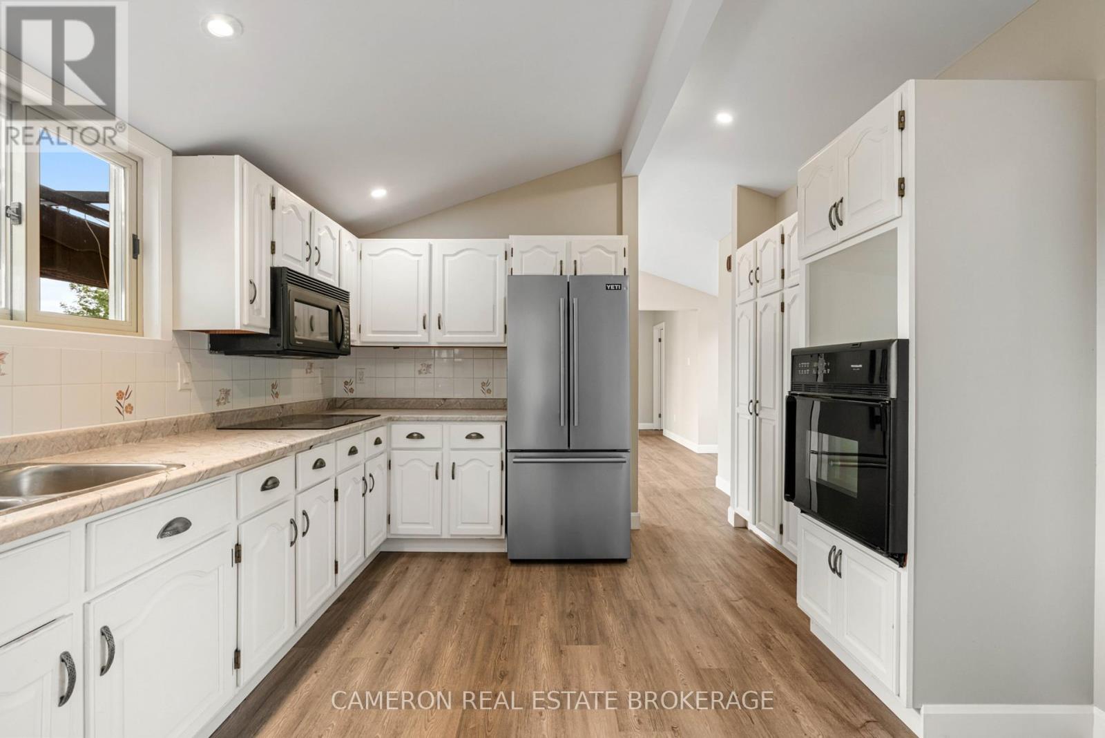 15474 Manning Road, South Stormont, Ontario  K0C 1M0 - Photo 5 - X12368966