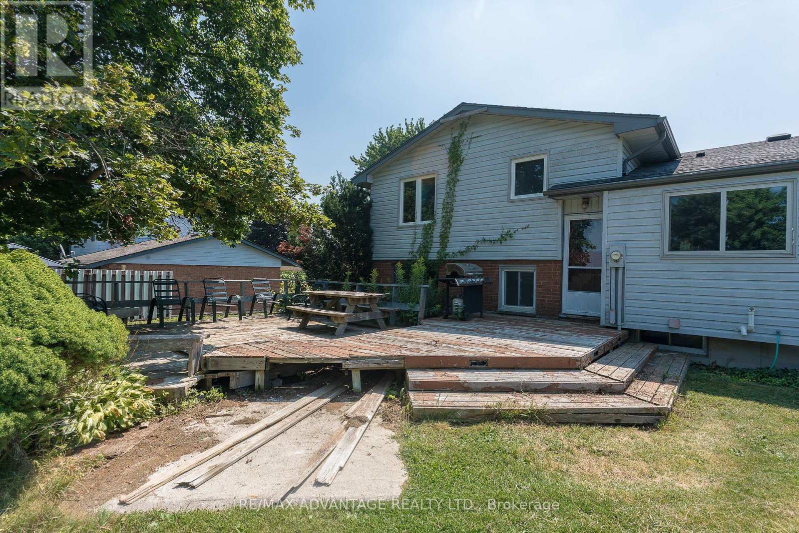 5928 St. James Drive, Lucan Biddulph, Ontario  N0M 2J0 - Photo 43 - X12370097
