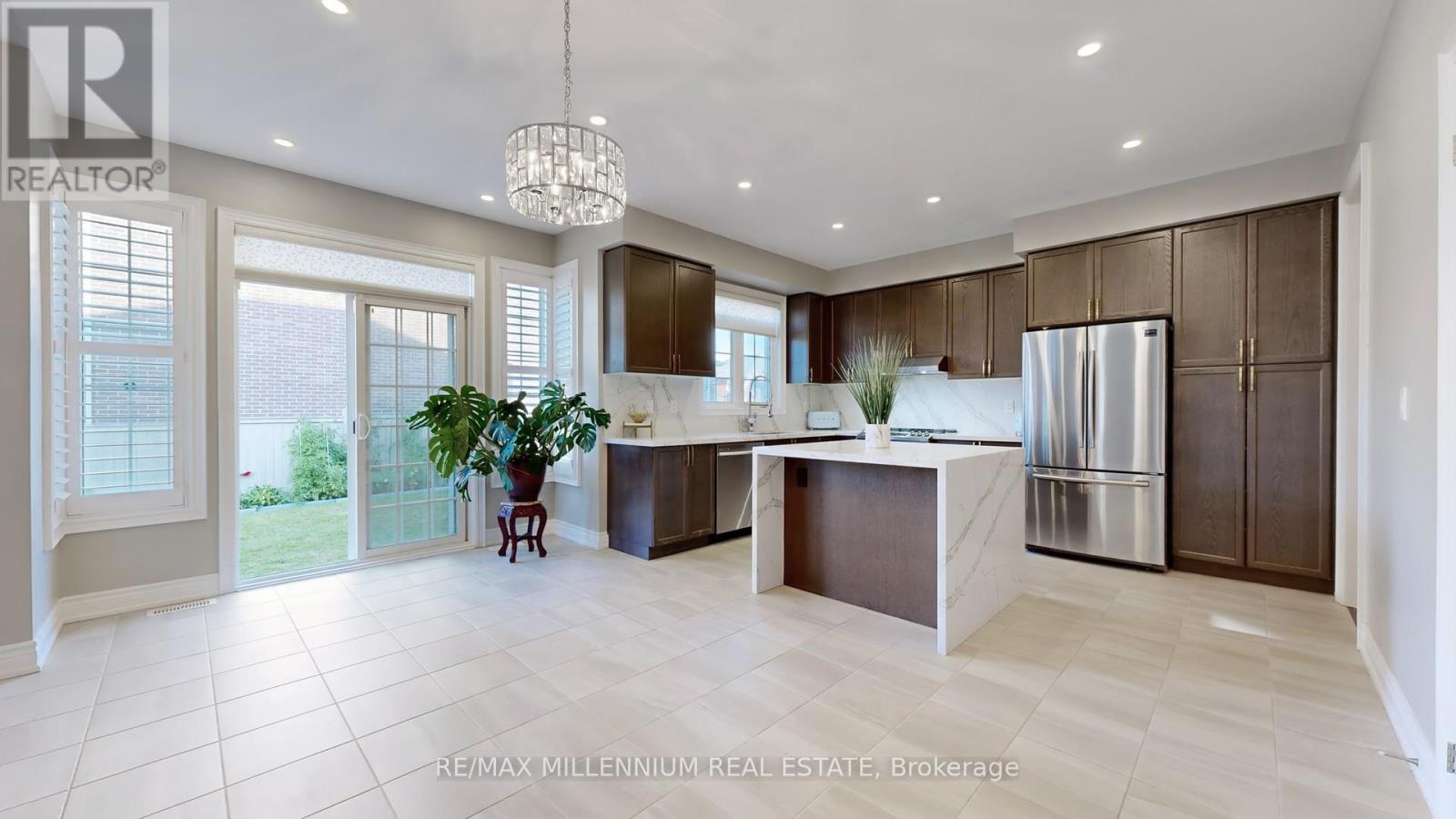 845 Langford Boulevard, Bradford West Gwillimbury, Ontario L3Z 4J2 - Photo 16 - N12366357