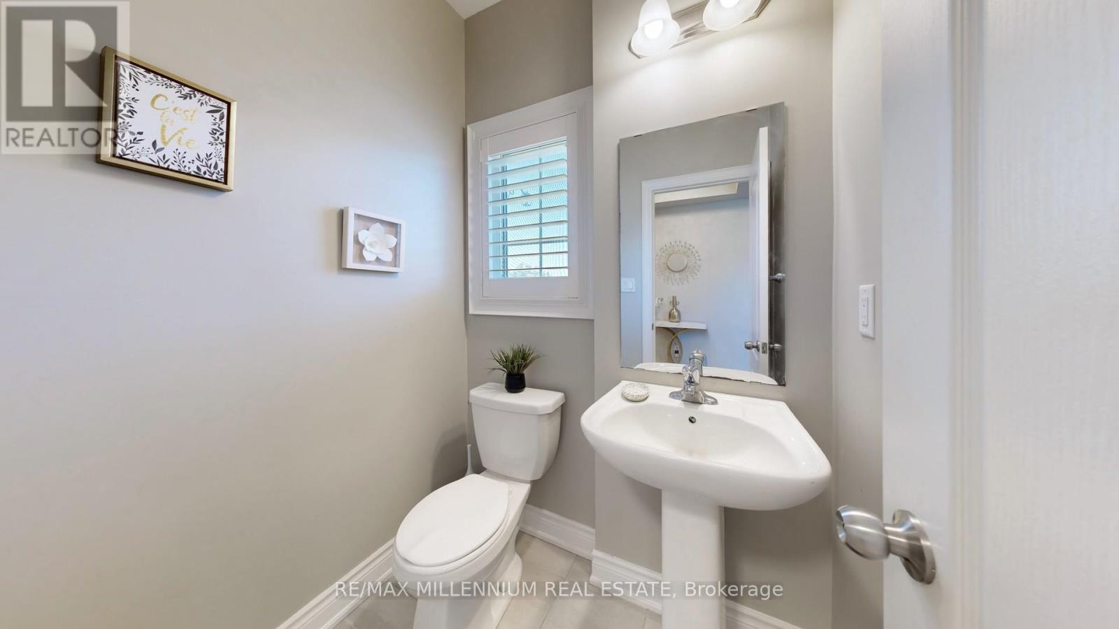 845 Langford Boulevard, Bradford West Gwillimbury, Ontario L3Z 4J2 - Photo 24 - N12366357