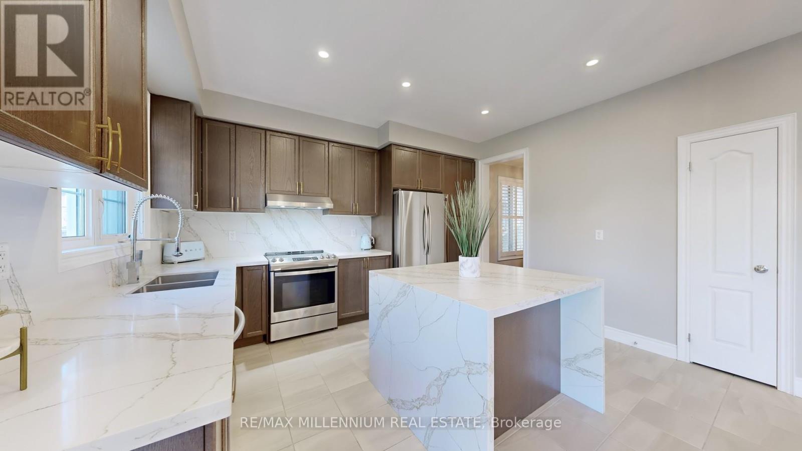 845 Langford Boulevard, Bradford West Gwillimbury, Ontario L3Z 4J2 - Photo 20 - N12366357