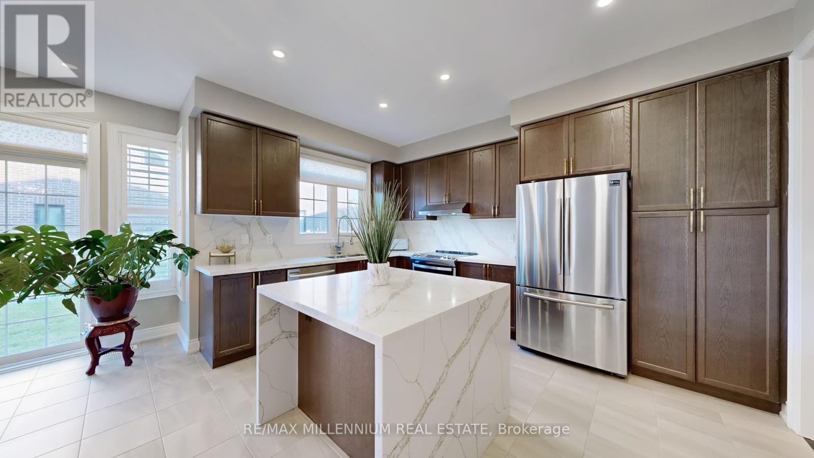 845 Langford Boulevard, Bradford West Gwillimbury, Ontario L3Z 4J2 - Photo 19 - N12366357