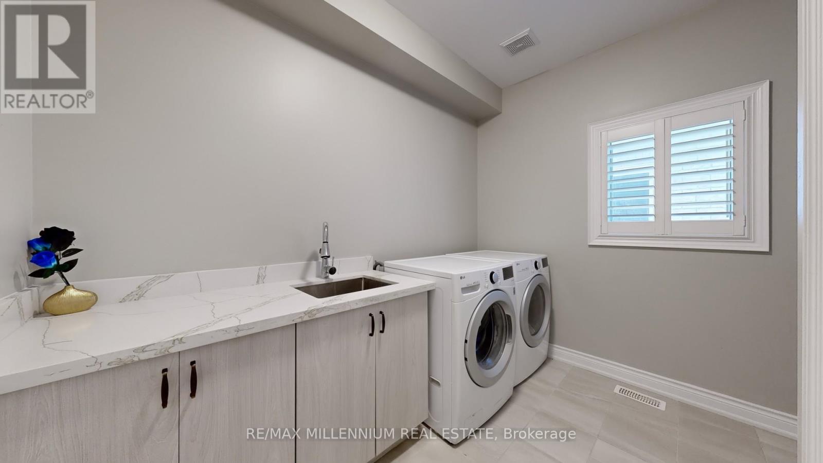 845 Langford Boulevard, Bradford West Gwillimbury, Ontario L3Z 4J2 - Photo 25 - N12366357