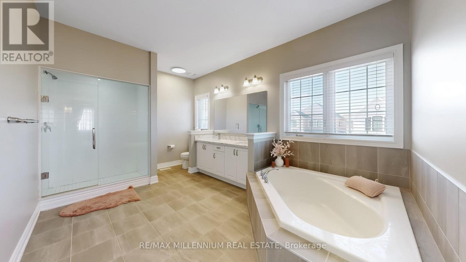 845 Langford Boulevard, Bradford West Gwillimbury, Ontario L3Z 4J2 - Photo 36 - N12366357