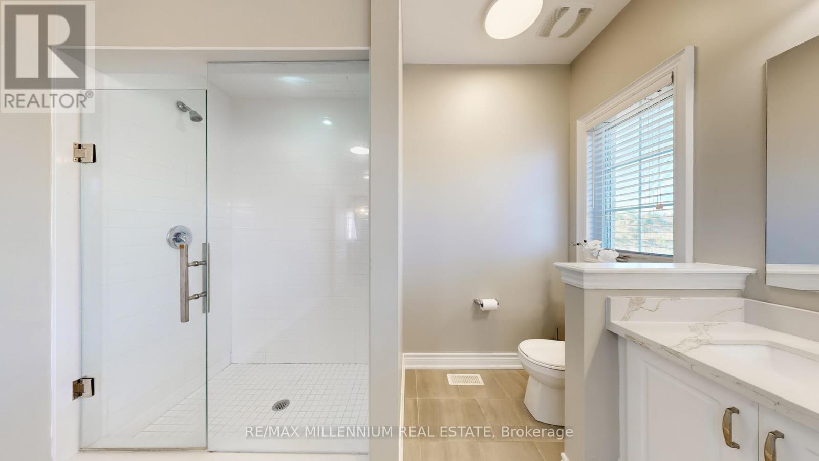 845 Langford Boulevard, Bradford West Gwillimbury, Ontario L3Z 4J2 - Photo 38 - N12366357