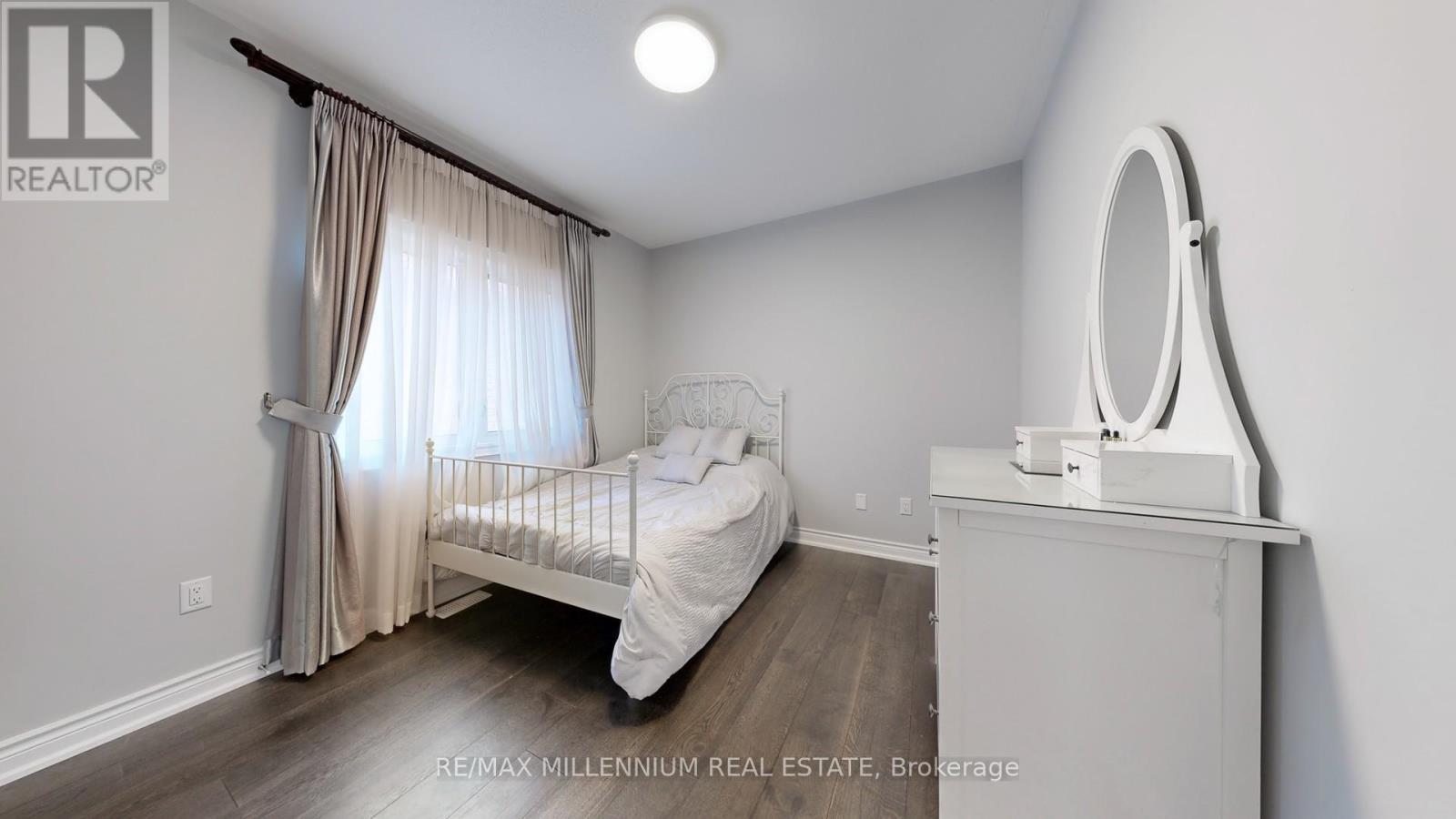 845 Langford Boulevard, Bradford West Gwillimbury, Ontario L3Z 4J2 - Photo 42 - N12366357