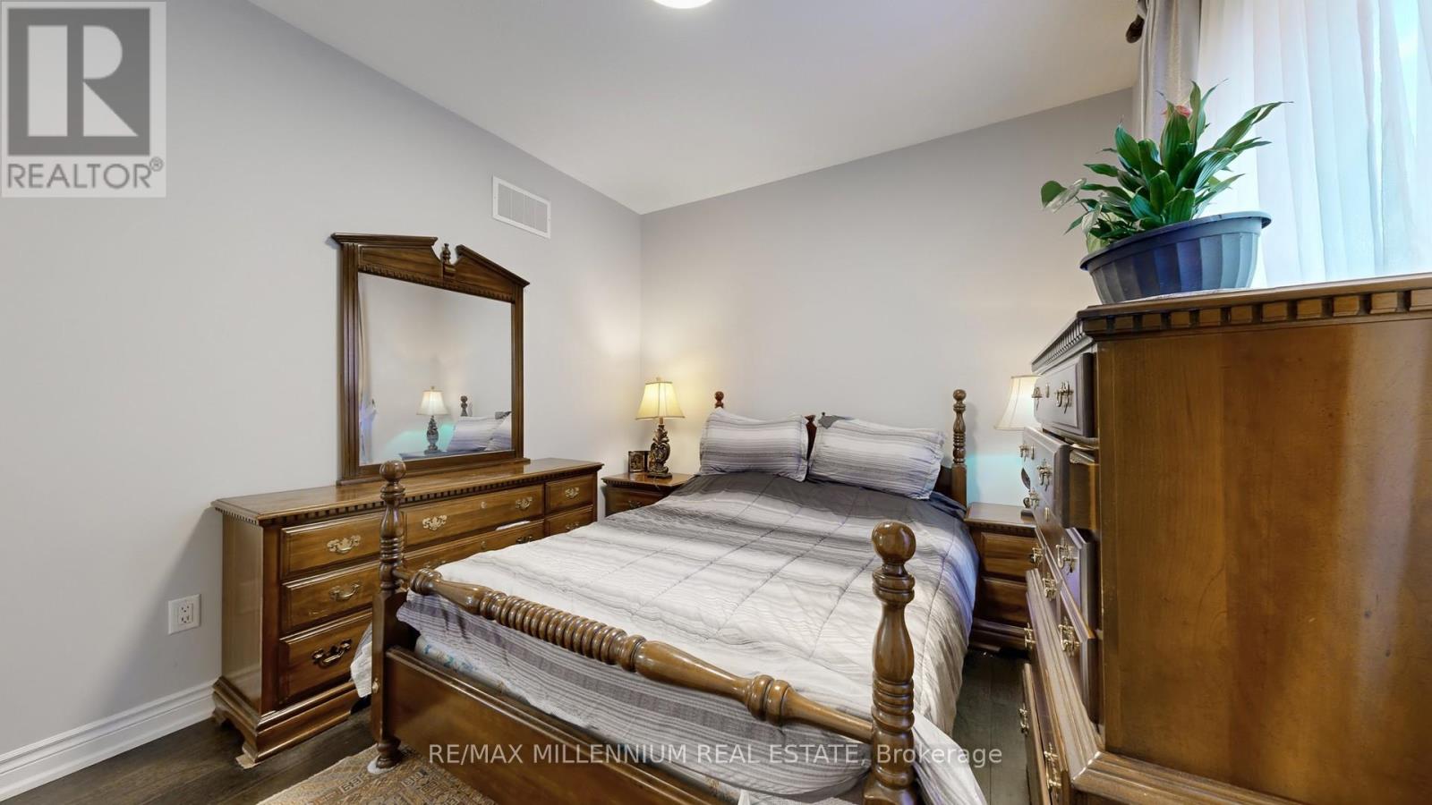 845 Langford Boulevard, Bradford West Gwillimbury, Ontario L3Z 4J2 - Photo 39 - N12366357