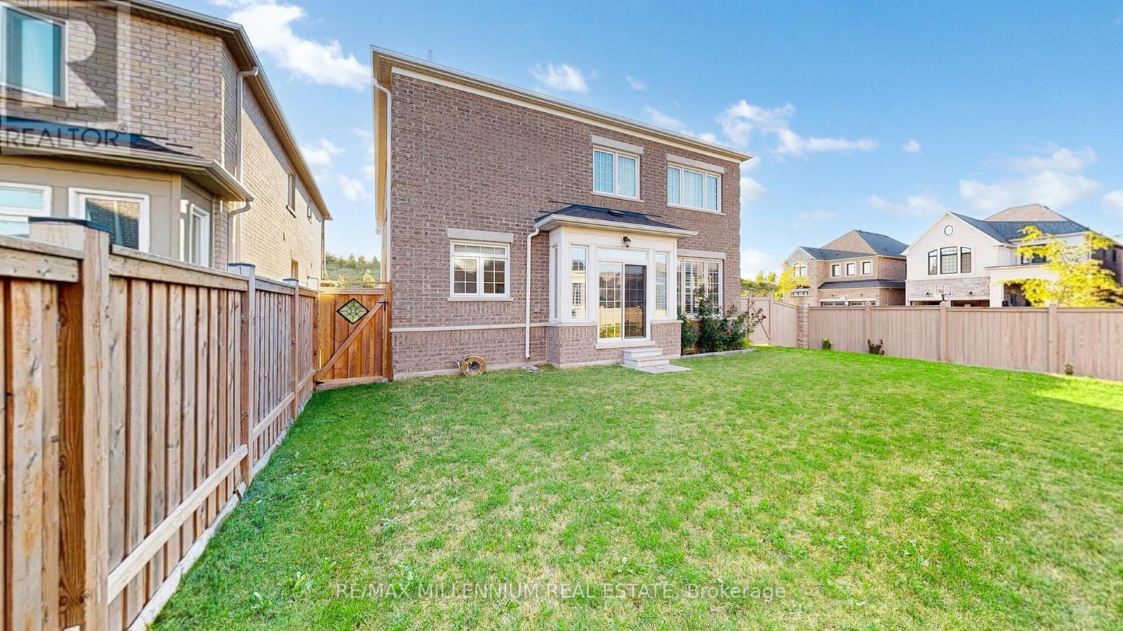 845 Langford Boulevard, Bradford West Gwillimbury, Ontario L3Z 4J2 - Photo 49 - N12366357